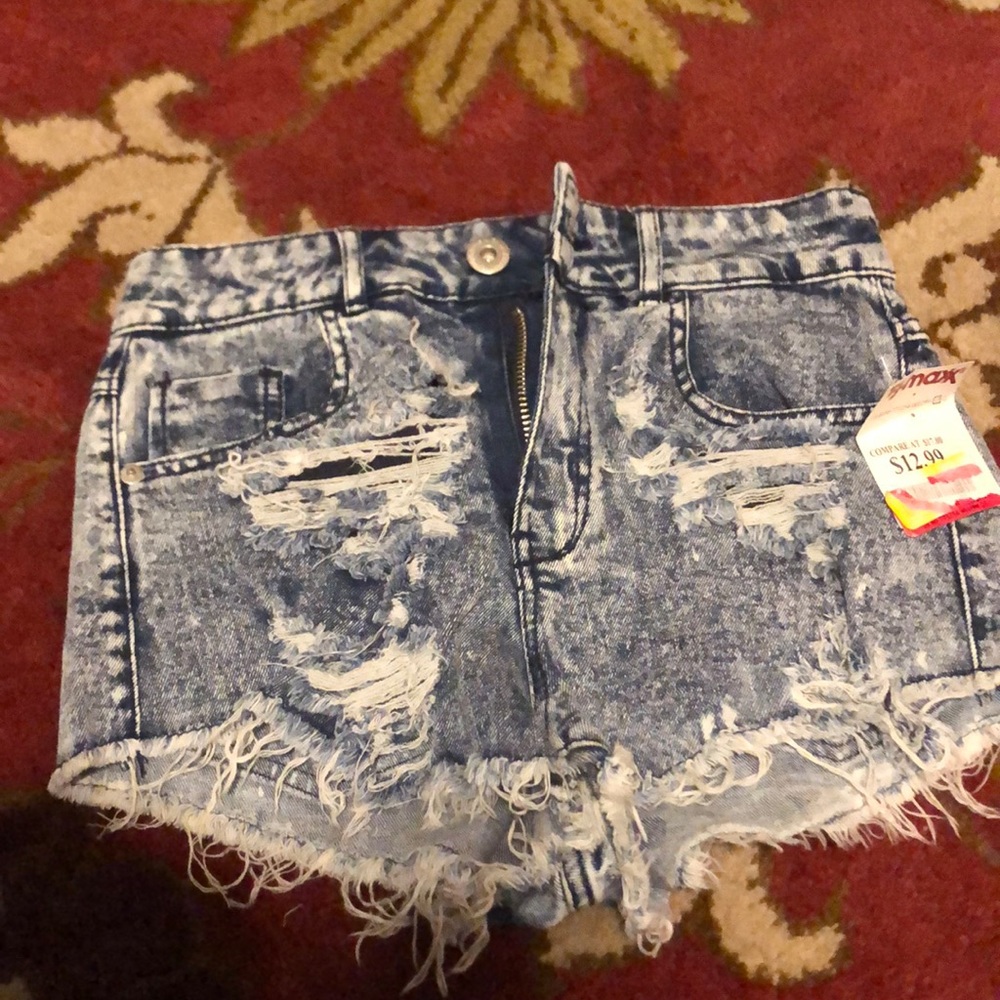 CUTE Ripped jean shorts